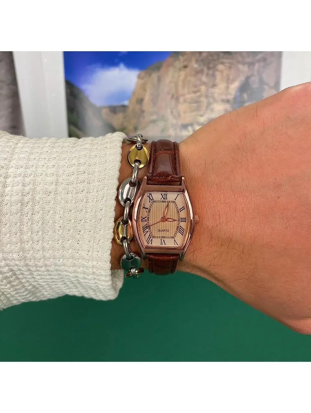 Minimalistic essential vintage style gold and leather style band watch. 9 inches